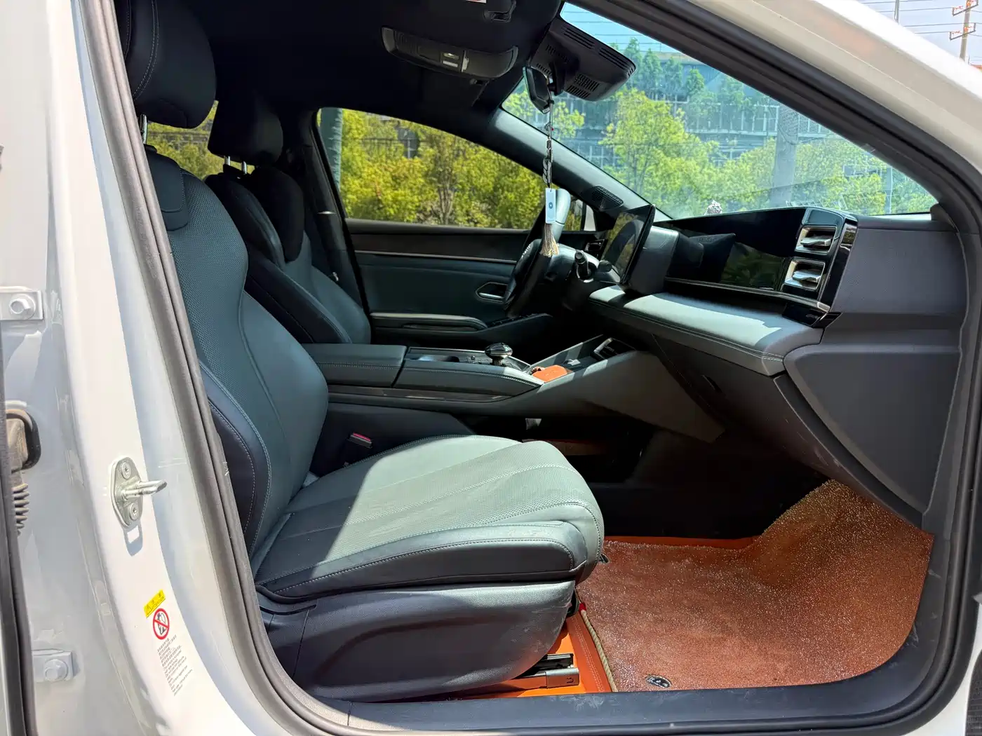 BYD Qin L 2024 DM-i 80KM Leading Edition фото 14