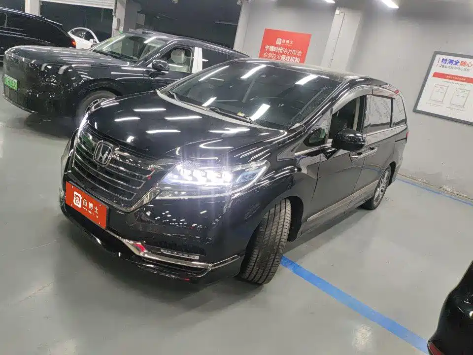 Фото 1 - Honda Elysion