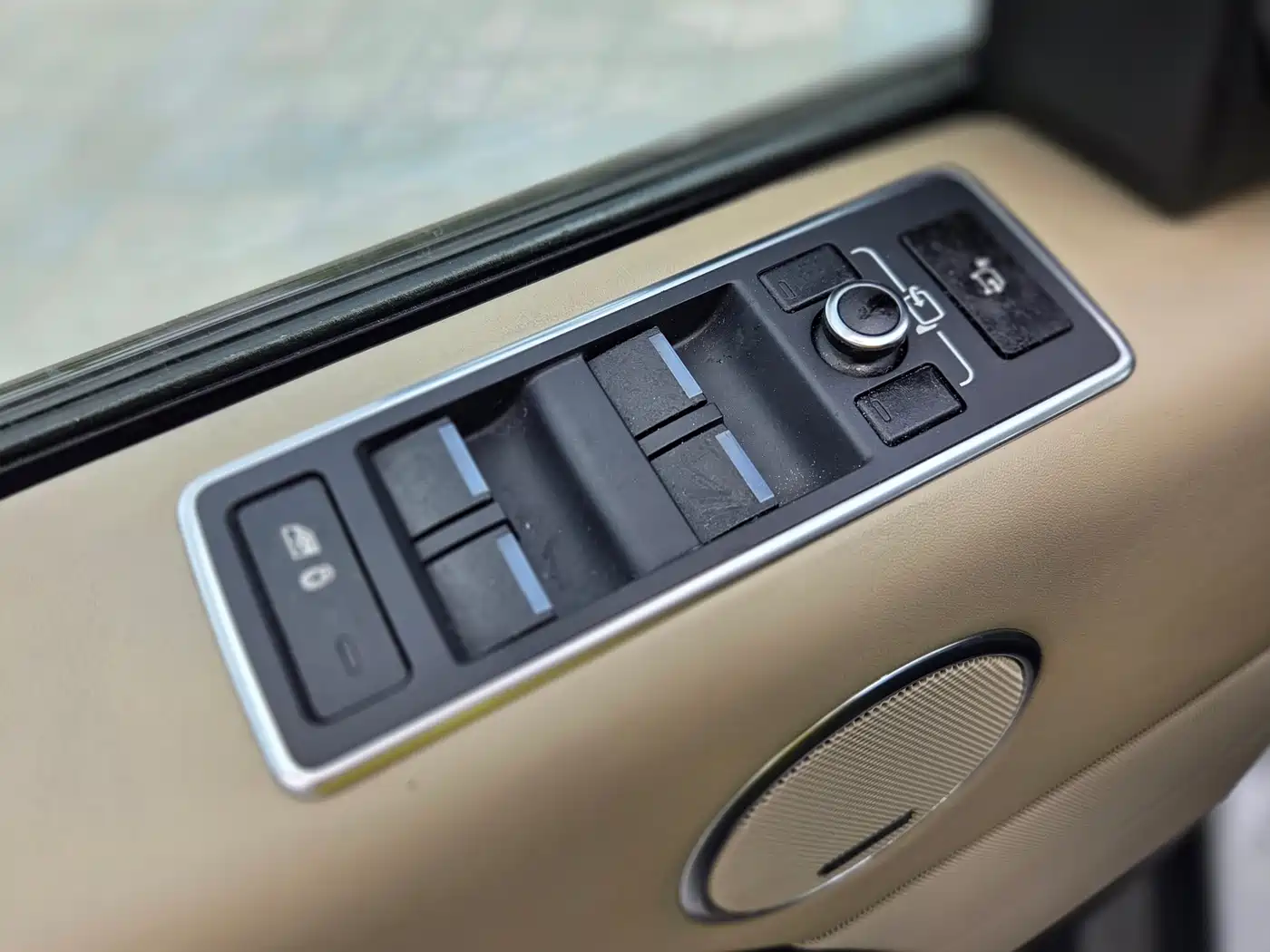 Land Rover Range Rover 2015 3.0 SC V6 Vogue SE Genesis Extended Edition фото 14
