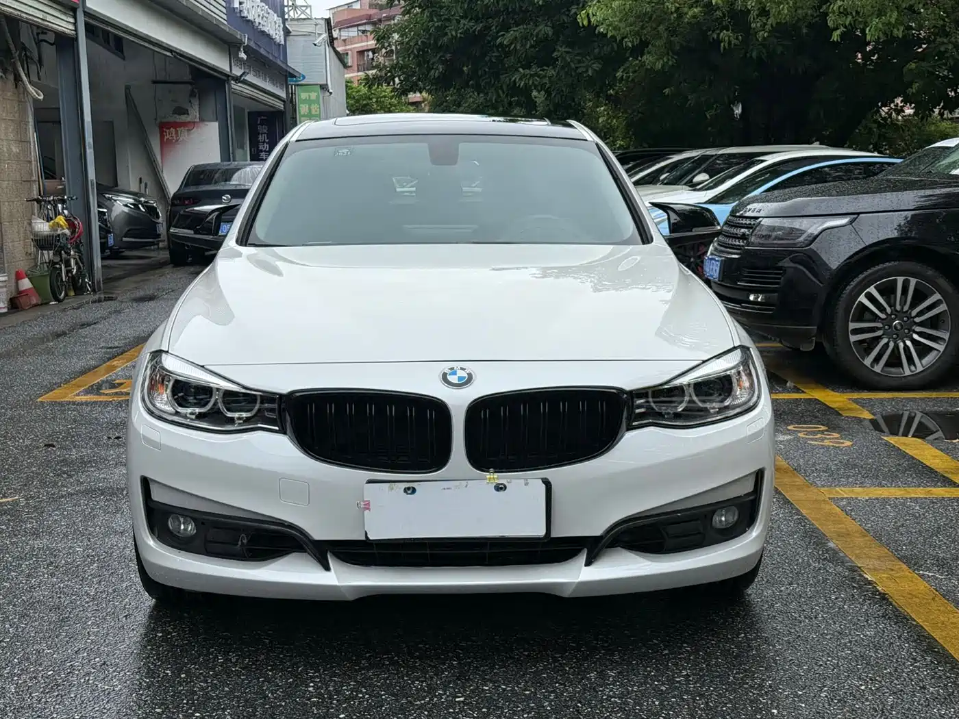 BMW 3 Series GT 2013 Model 320i Leading фото 8