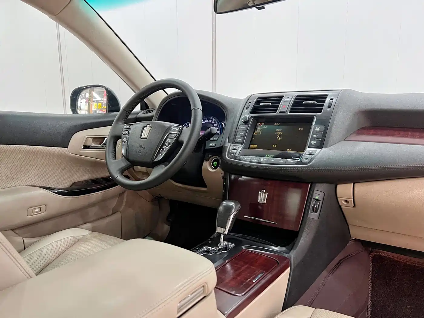 Фото 12 - Toyota Crown