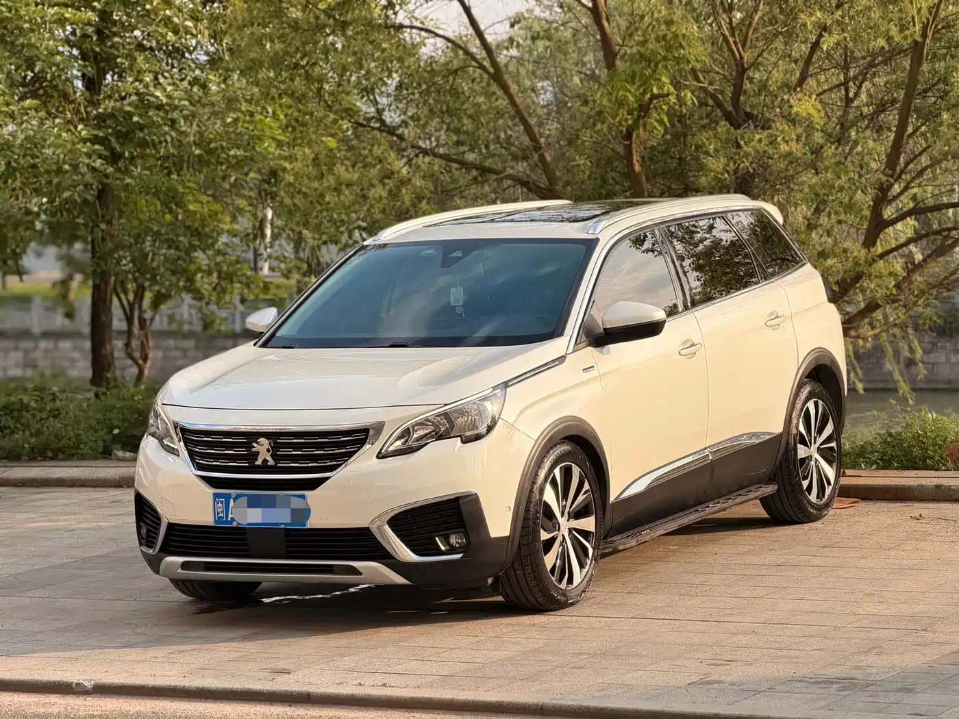 Peugeot 5008 2017 380THP 7-seat Luxury Edition