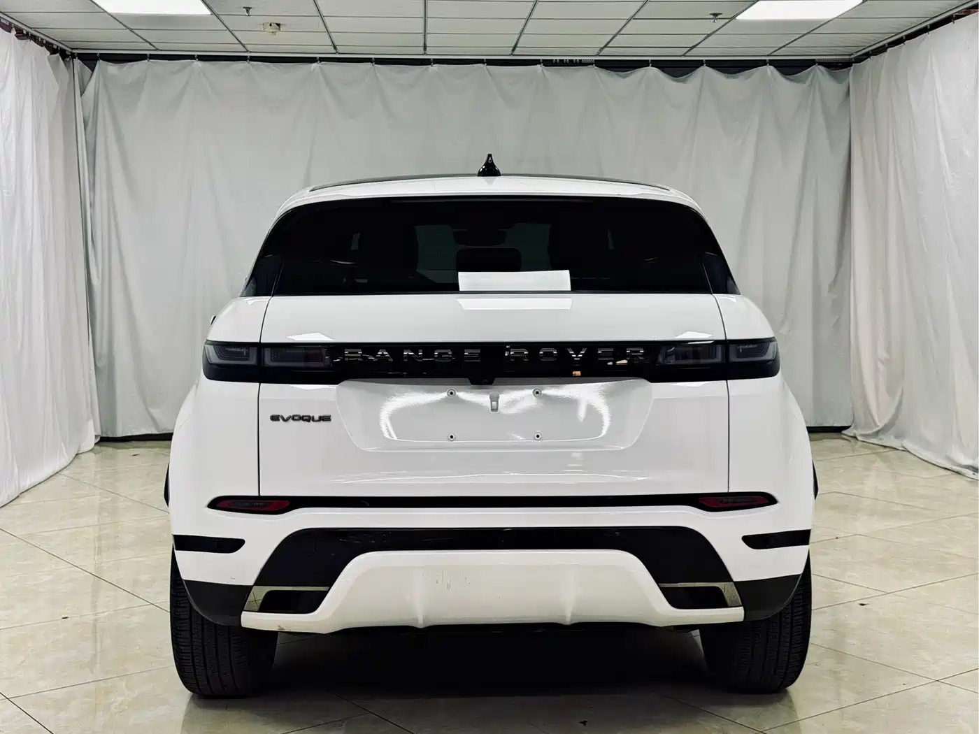 Land Rover Range Rover Evoque 2024 Range Rover Evoque L 200PS Glowing Elegance Edition фото 7