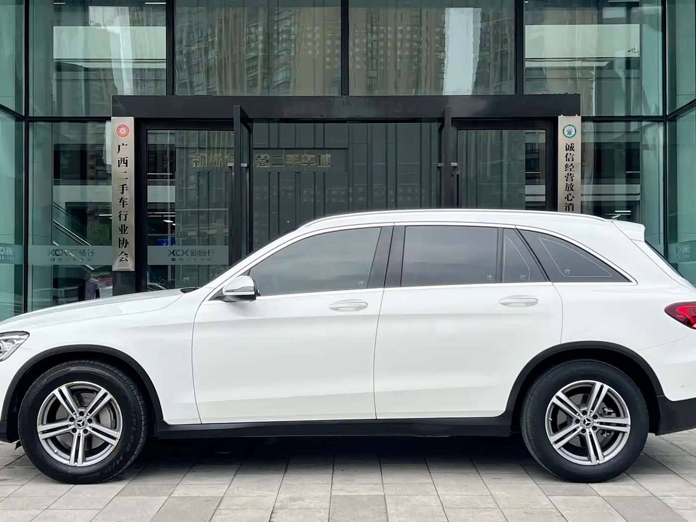 Mercedes-Benz GLC 2021 GLC 260 L 4MATIC Sporty фото 3