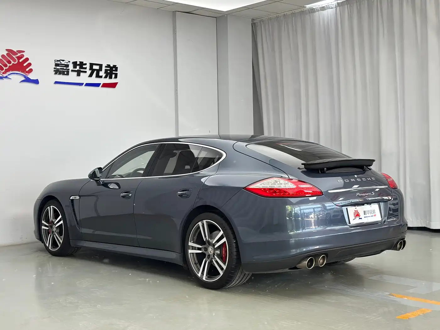 Porsche Panamera 2010 Model Panamera S 4.8L фото 11