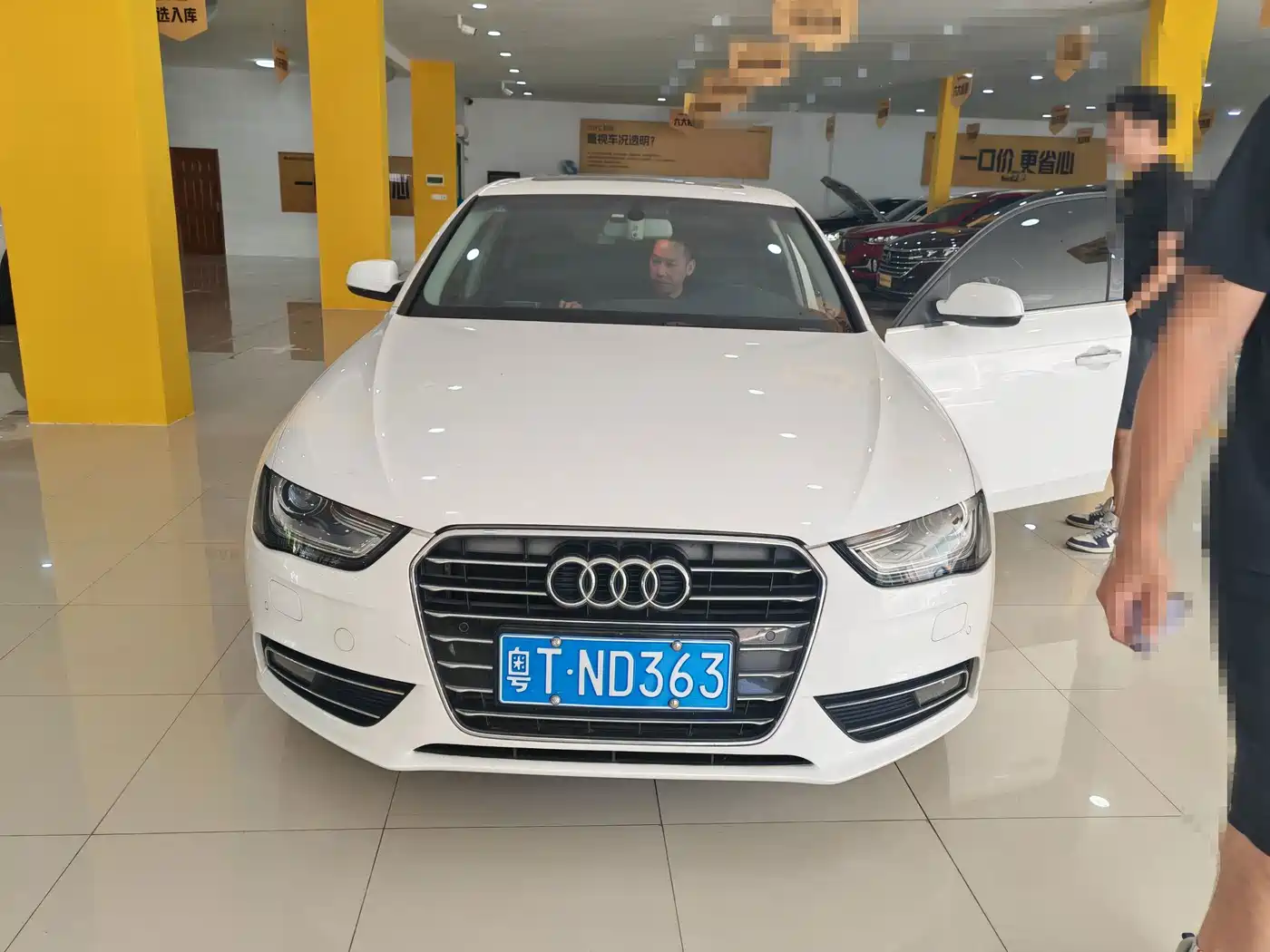 Фото 2 - Audi A4L