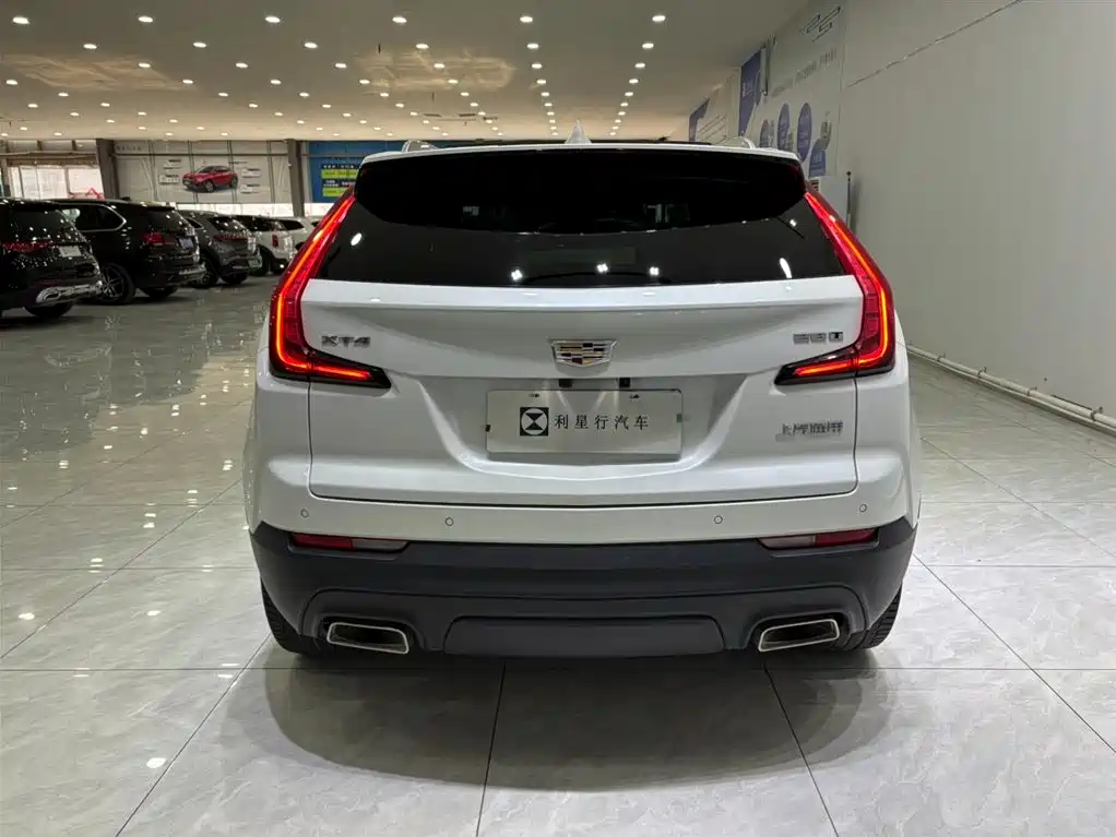 CADILLAC XT4