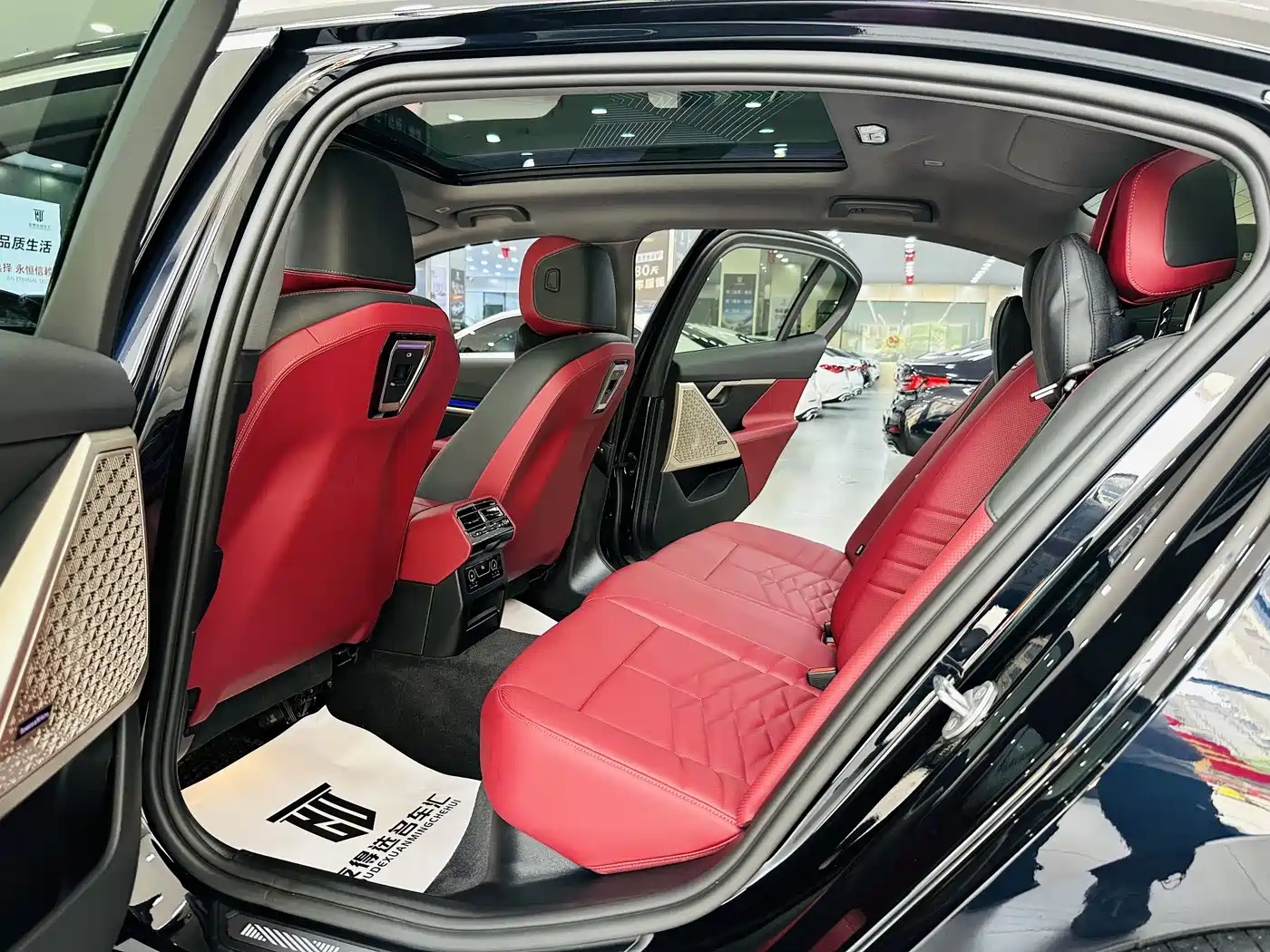 BMW 5 Series 2025 530Li Premium M Sport Package фото 6