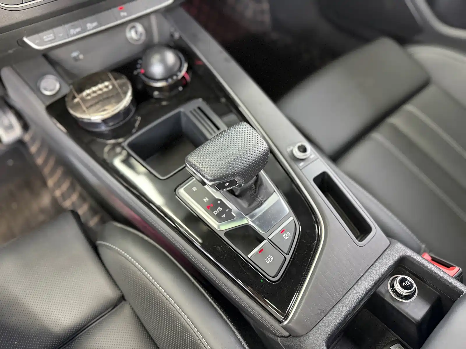 Фото 9 - Audi A4L