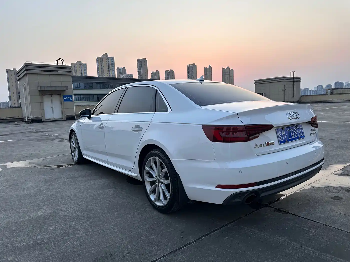 Audi A4L 2018 30th Anniversary 40 TFSI Fashion фото 8