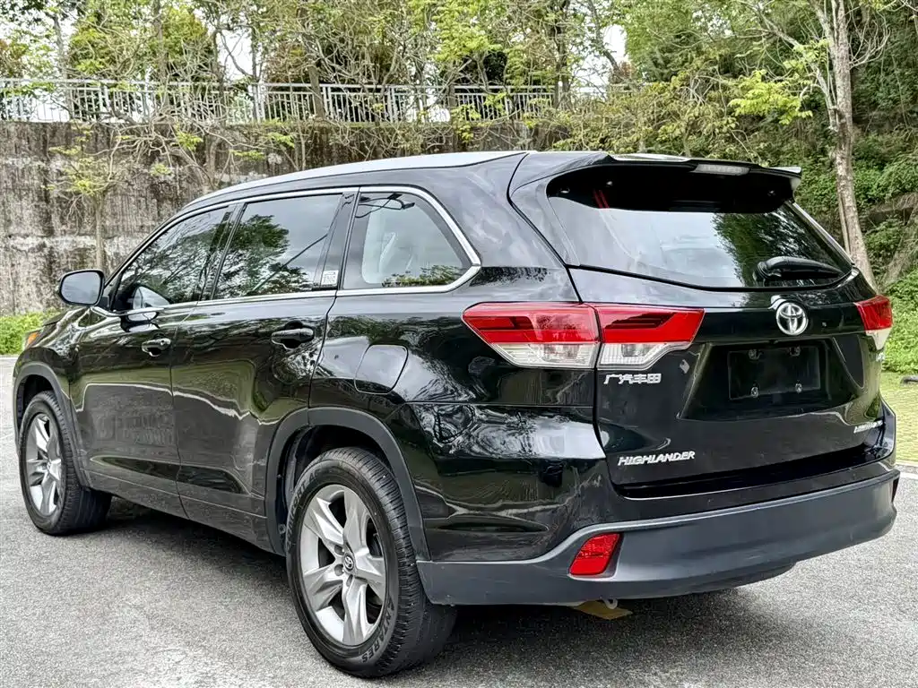 TOYOTA HIGHLANDER
