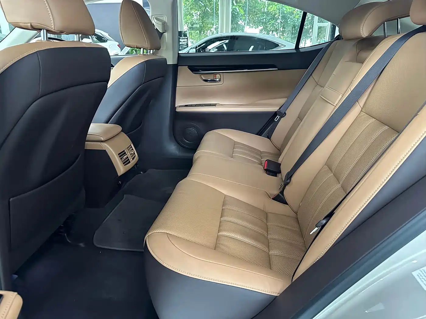 Lexus ES 2015 200 Elite Edition фото 10
