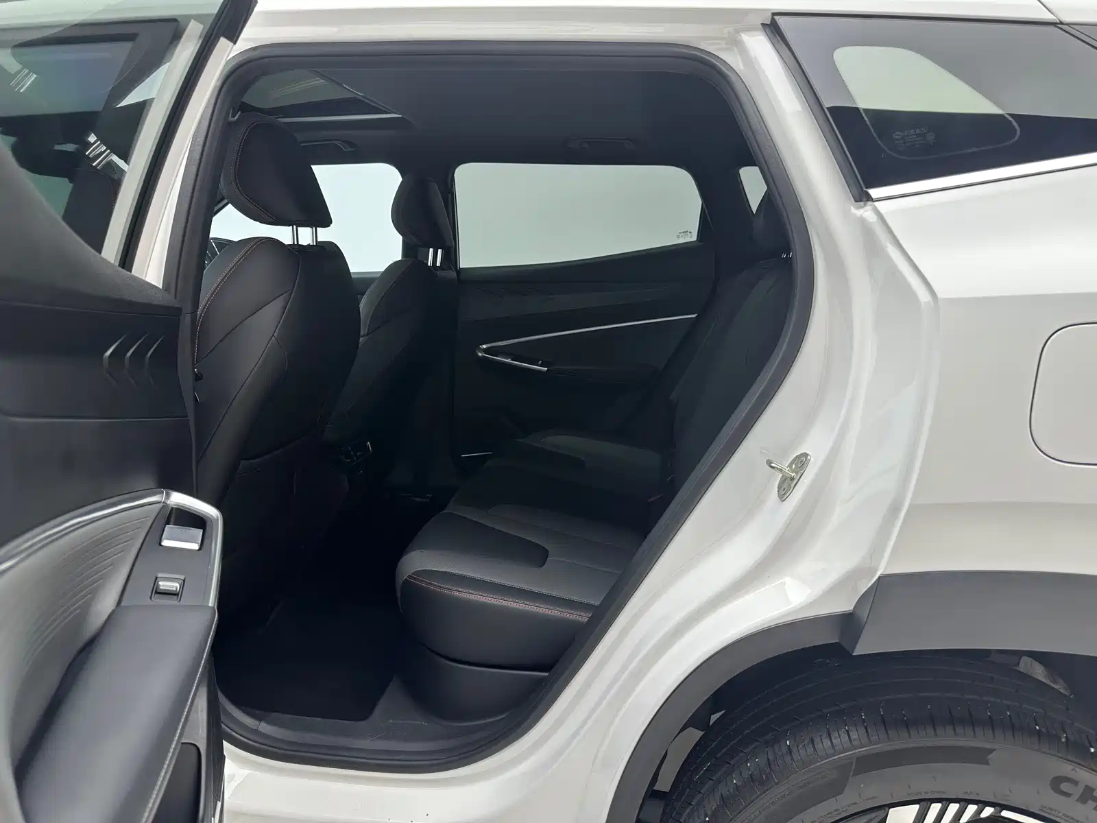 Фото 5 - Geely Atlas