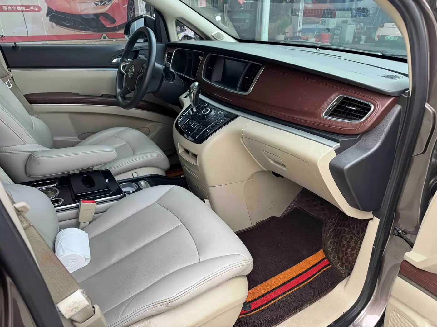 Фото 2 - Buick GL8