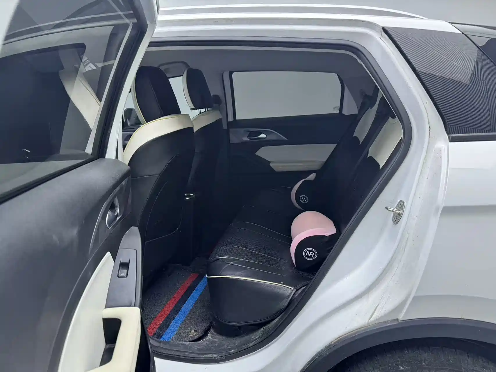 Фото 9 - Geely Geometry E Firefly