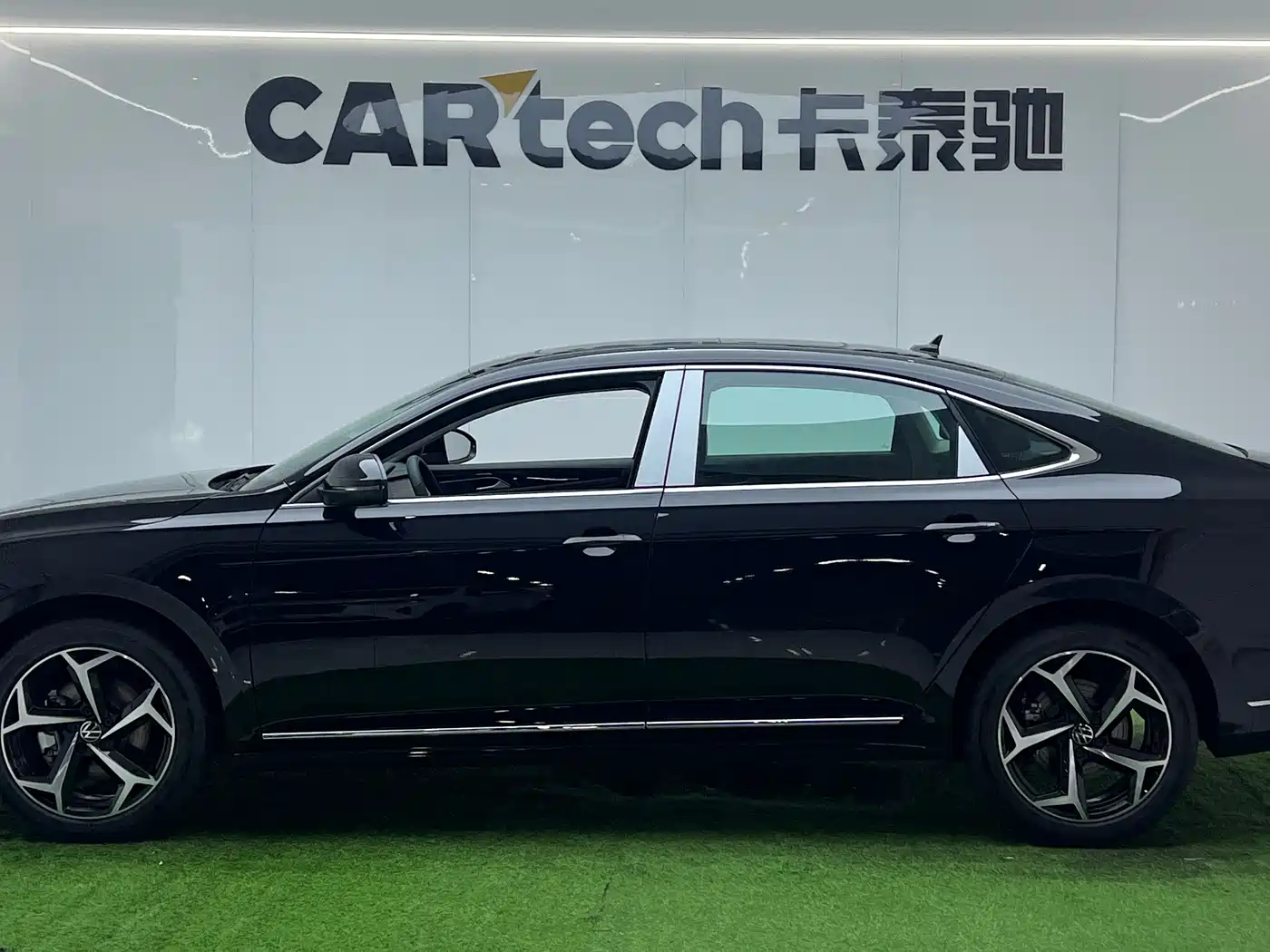 Volkswagen Passat 2026 Outstanding Edition 330TSI Elite Version фото 5