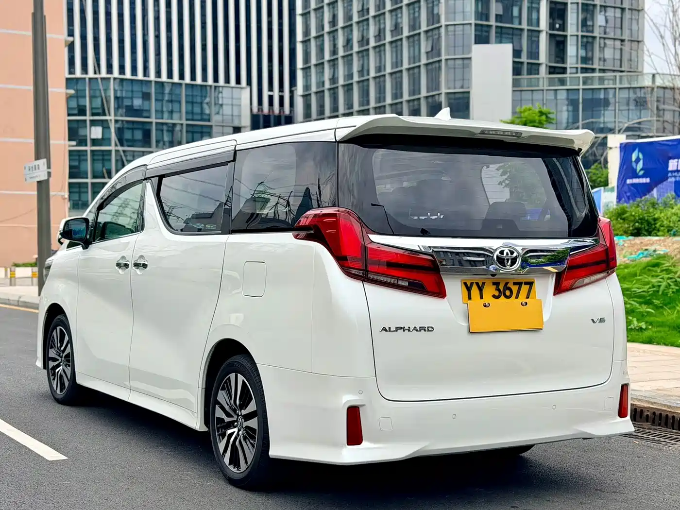 Toyota Alphard 2018 Facelift 3.5L Luxury Edition фото 11