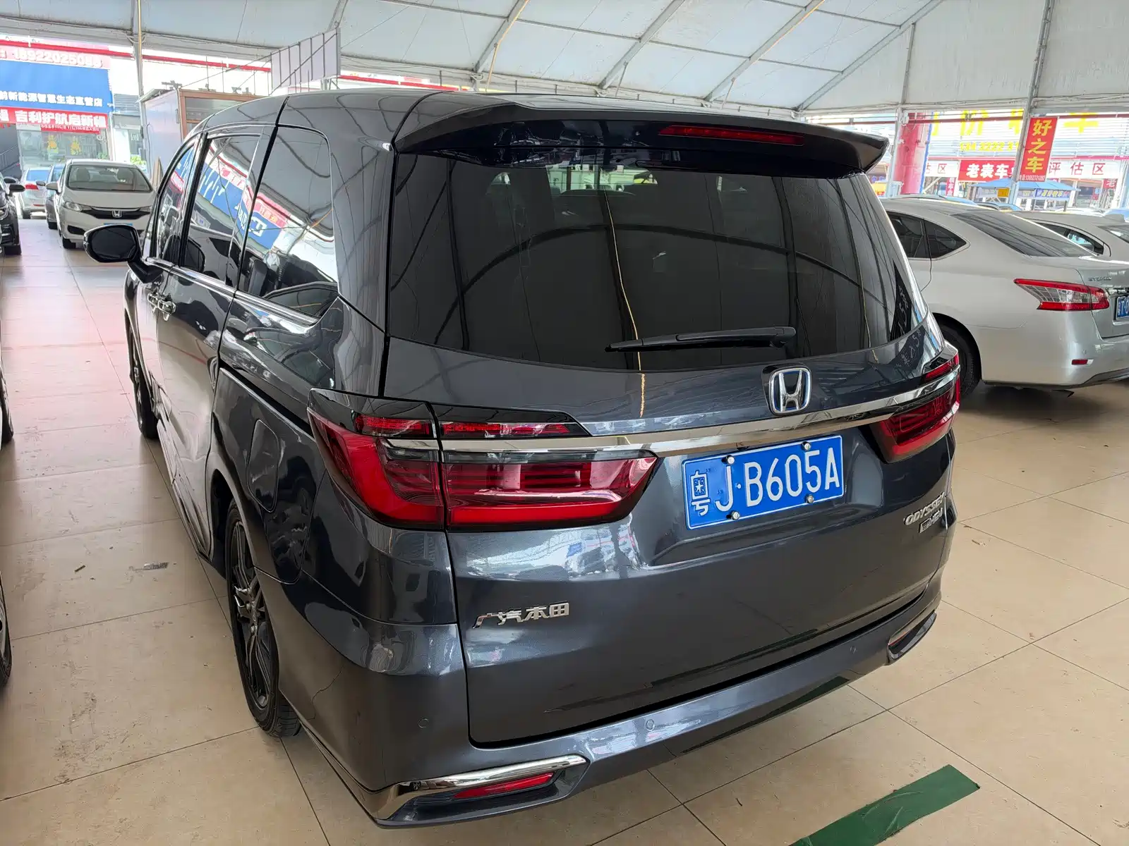 Photo 7 - Honda Odyssey