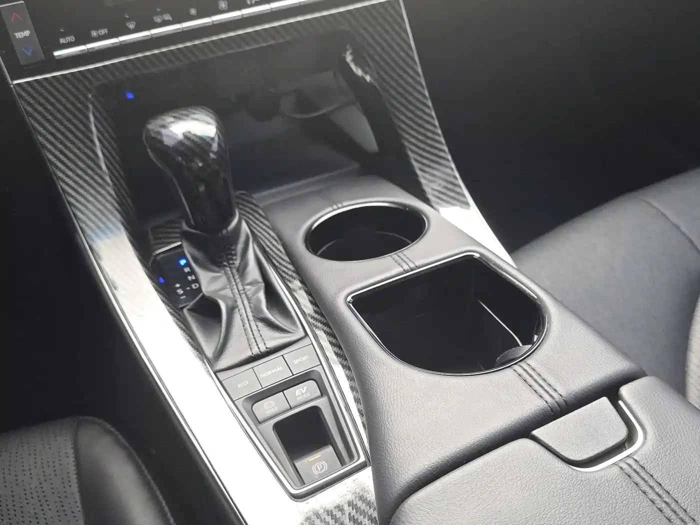 Toyota Avalon 2019 Hybrid 2.5L Luxury Edition China V фото 17