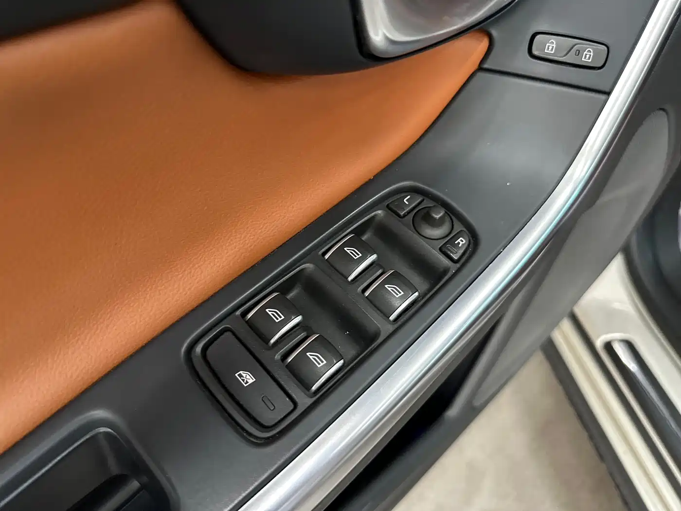 Фото 5 - Volvo S60