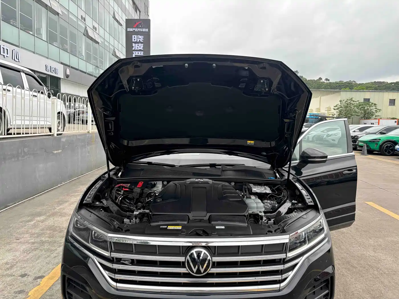 VOLKSWAGEN TOUAREG