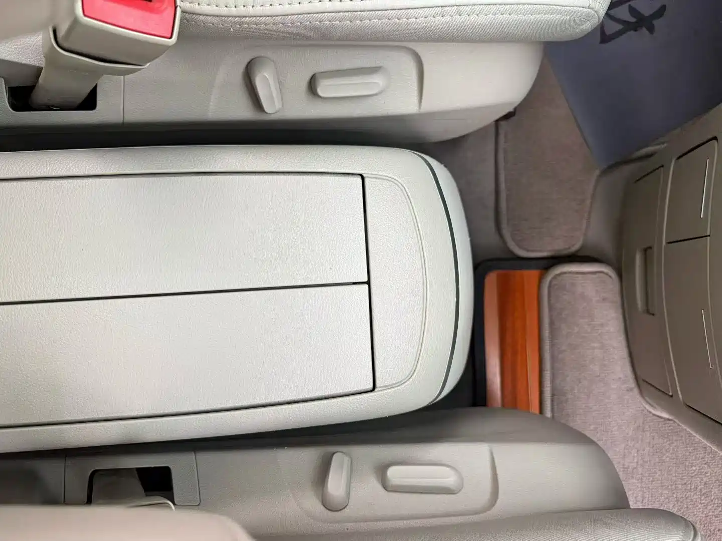 Photo 8 - Buick GL8