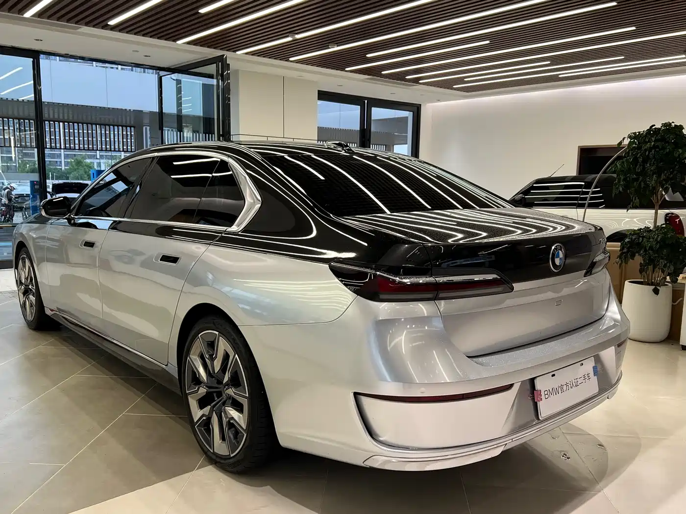 BMW 7 Series 2023 Model 740Li Leading Luxury Package фото 5