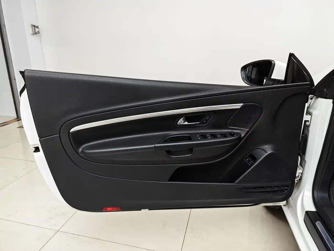 Volkswagen Eos 2010 2.0TSI DSG Luxury фото 17