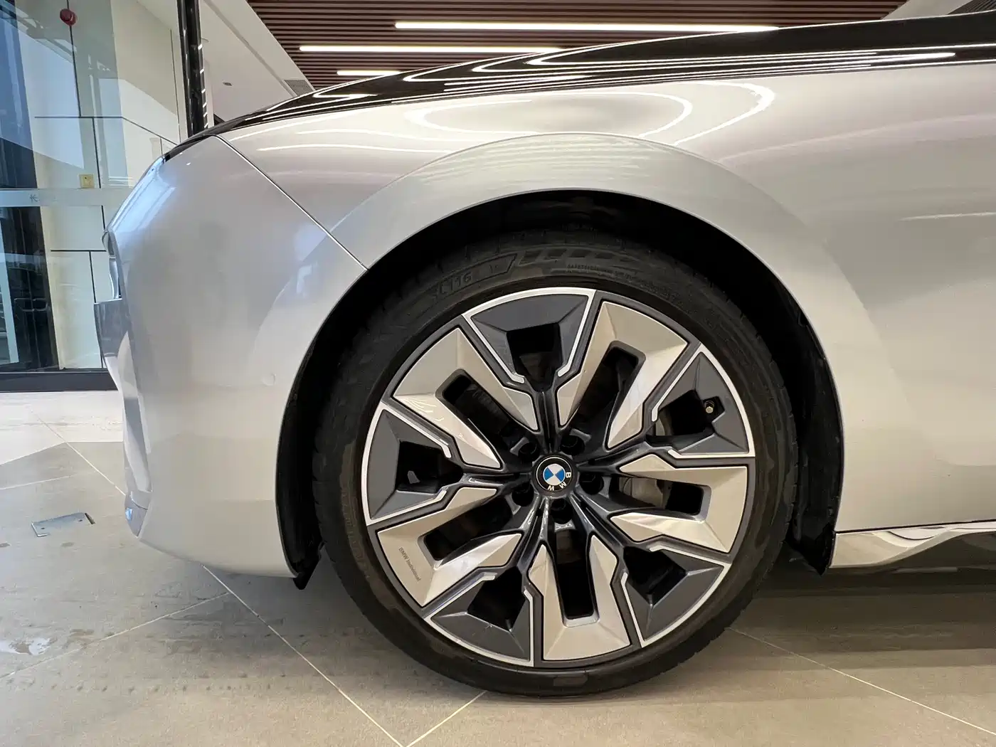 BMW 7 Series 2023 Model 740Li Leading Luxury Package фото 6