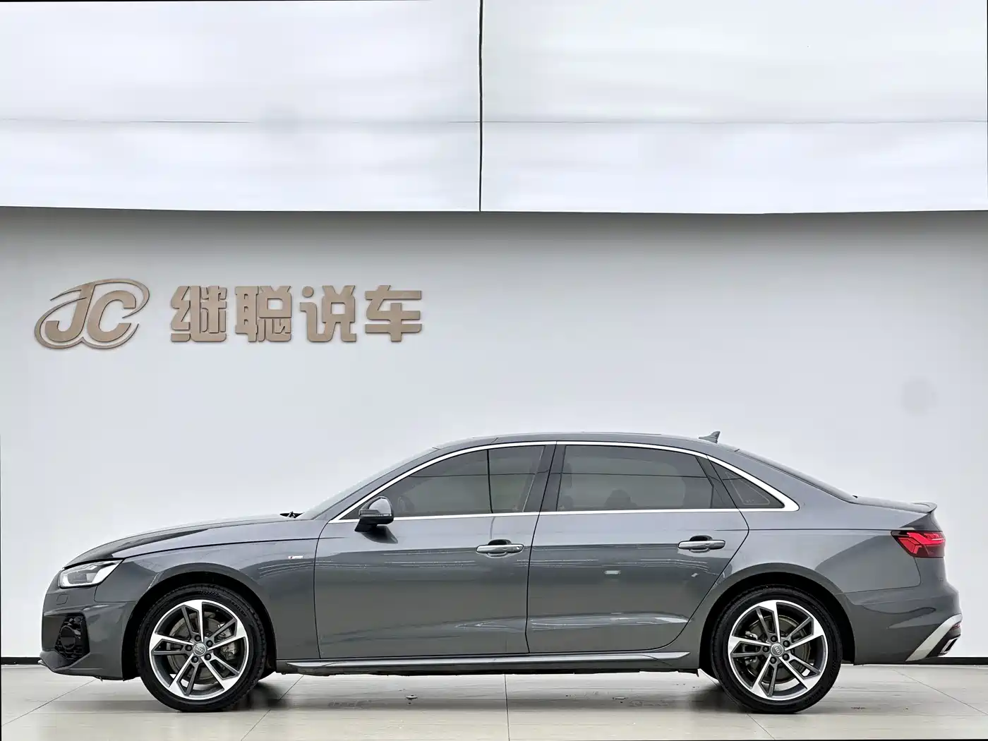 Audi A4L 2020 40 TFSI Fashion Dynamic Edition фото 2
