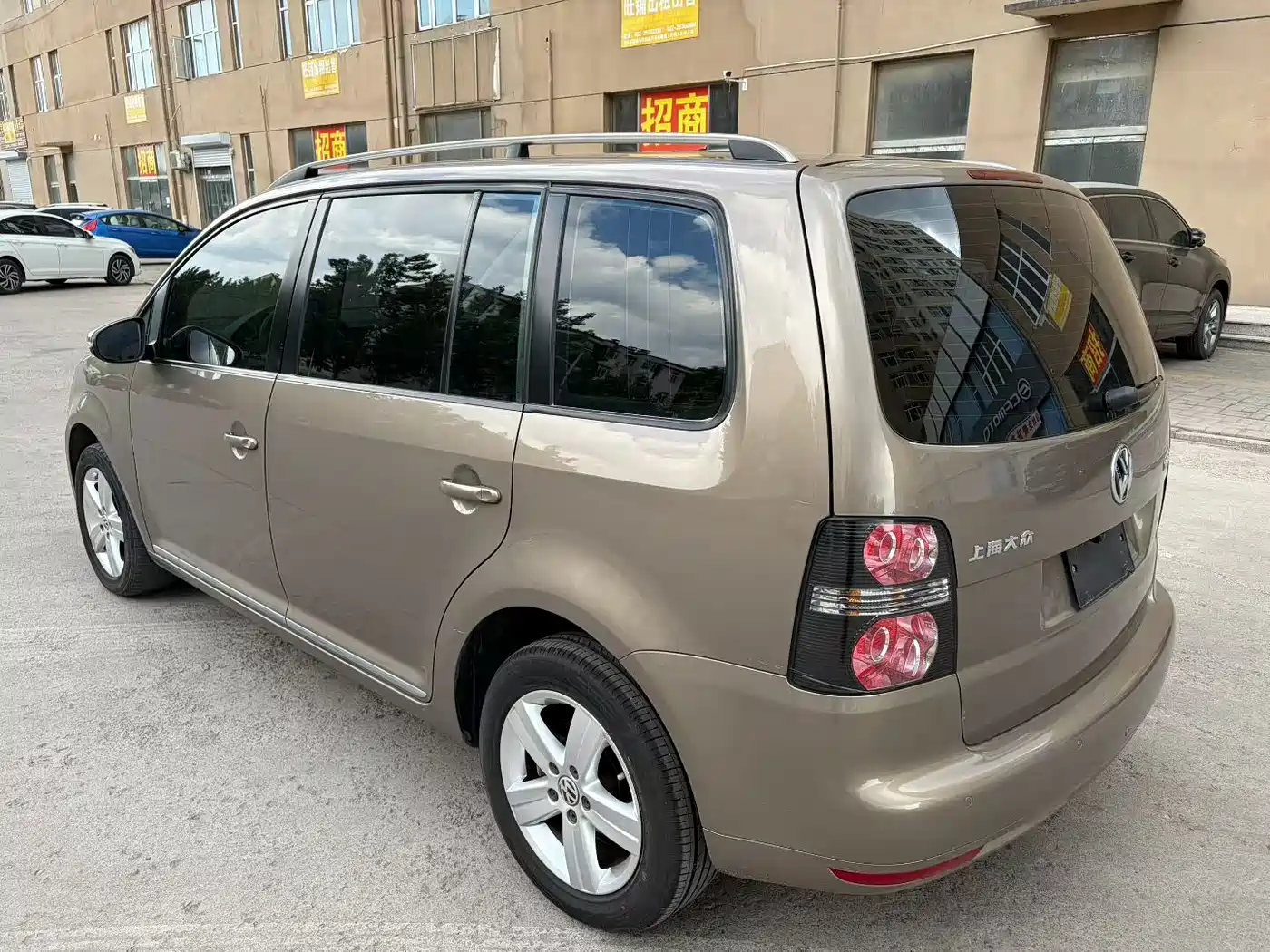 Volkswagen Touran 2015 1.4T DSG Comfort Edition 5-seater фото 6