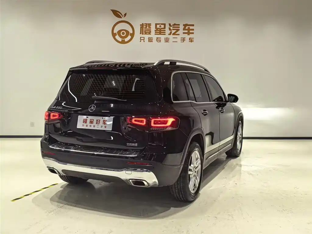 MERCEDES-BENZ GLB