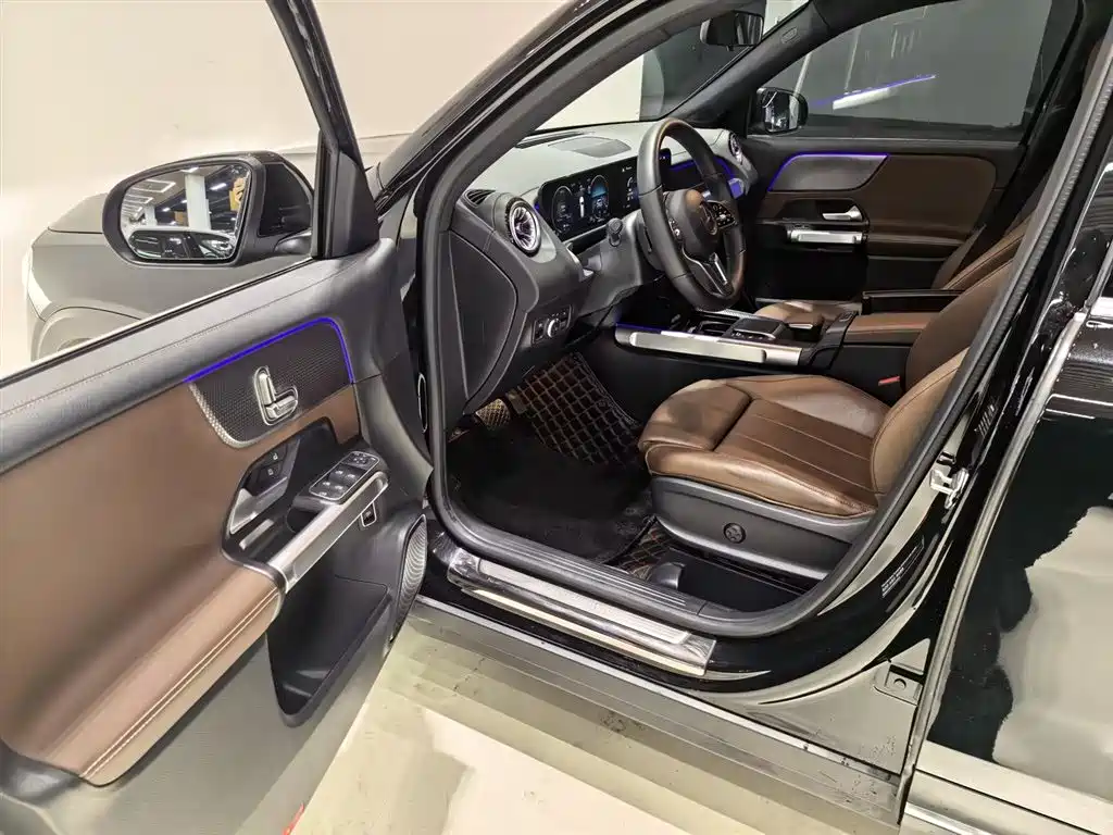 MERCEDES-BENZ GLB