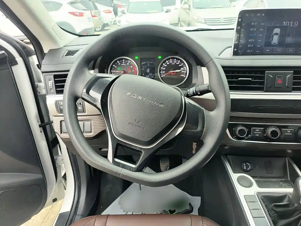 Dongfeng Fengxing Fengxing T5 2023 2022 Golden Age 1.6L Manual Dream Builder 5-seater