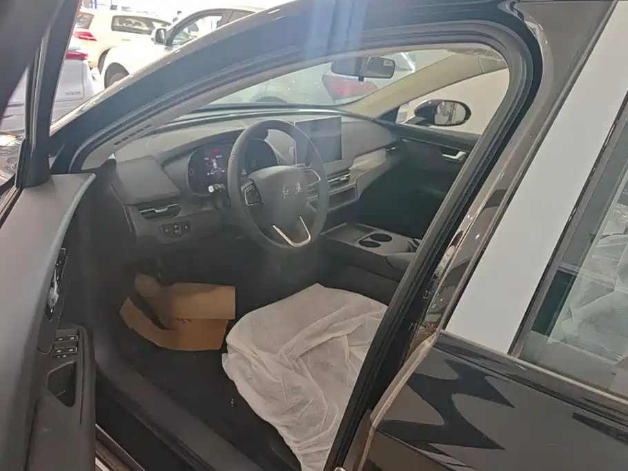 Hongqi E-QM5 2026 2025 610km PLUS
