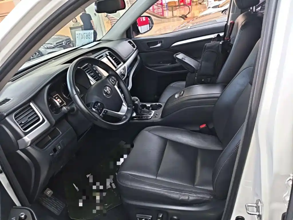Фото 15 - Toyota Highlander