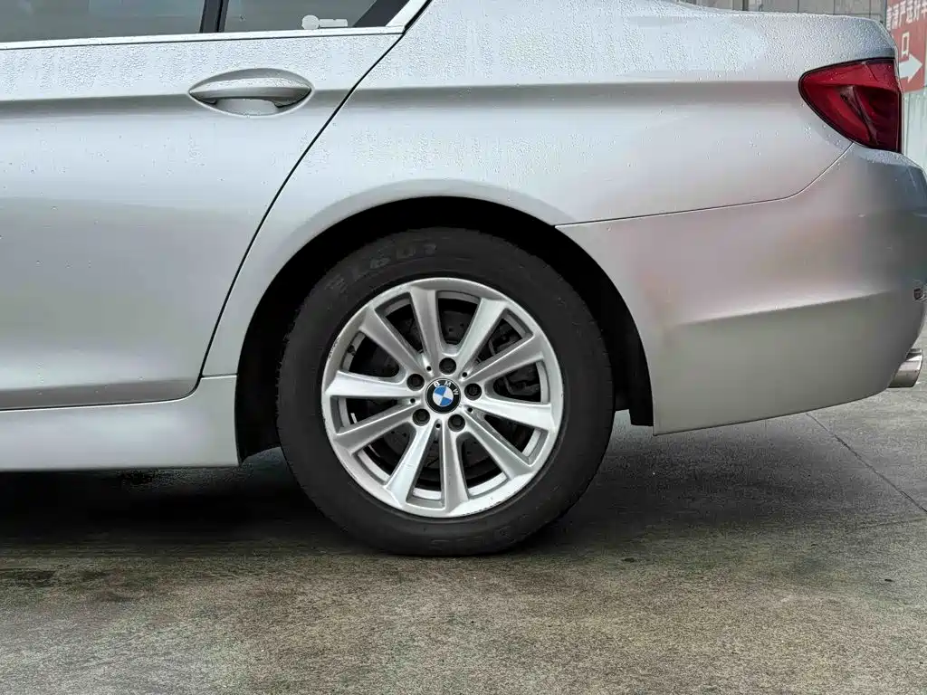 Photo 6 - BMW 5 Series