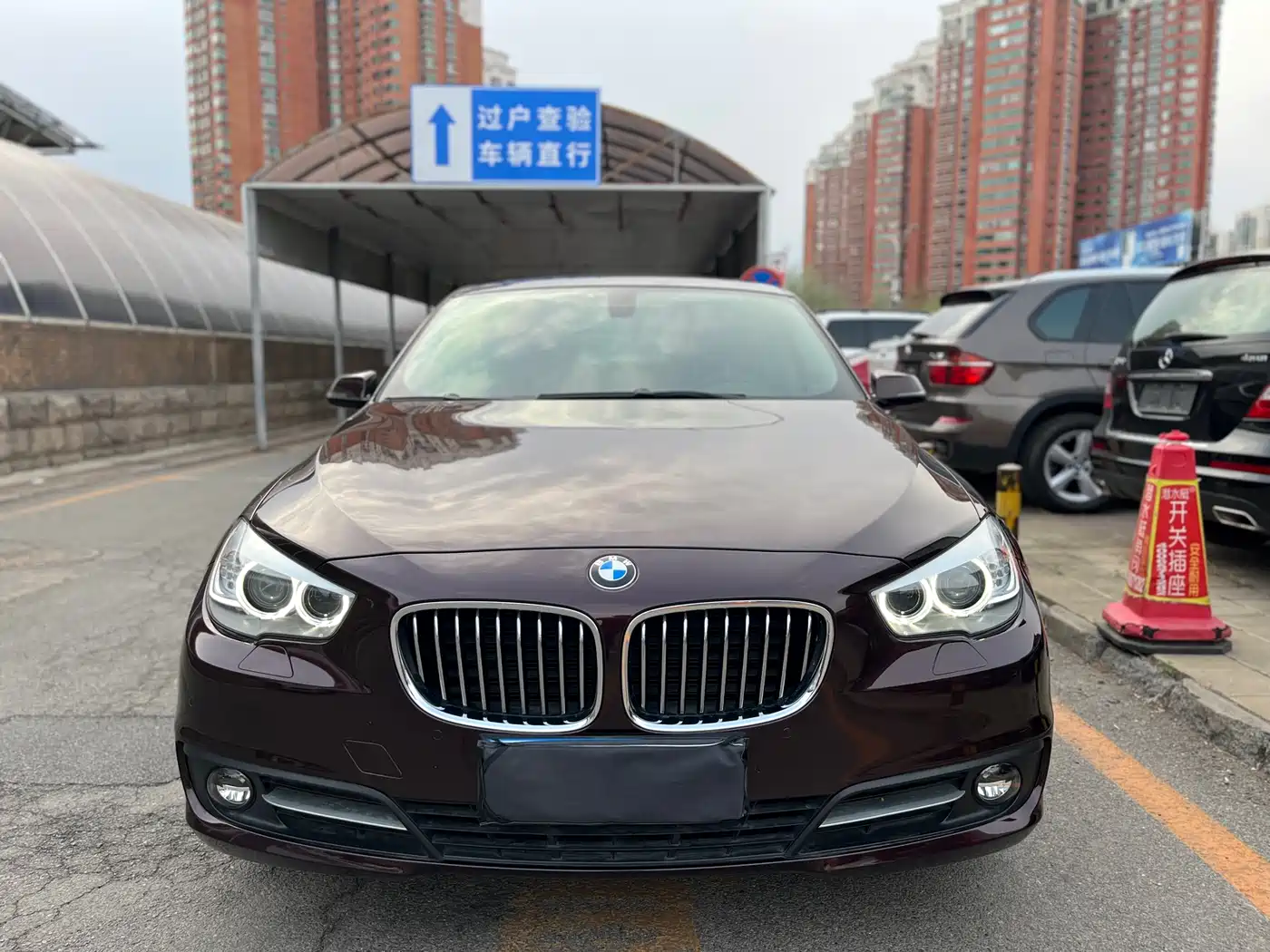 BMW 5 Series GT 2015 528i Leading фото 2