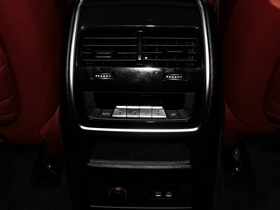 BMW X5 2023 xDrive 40Li M Sport Black Night Package фото 29