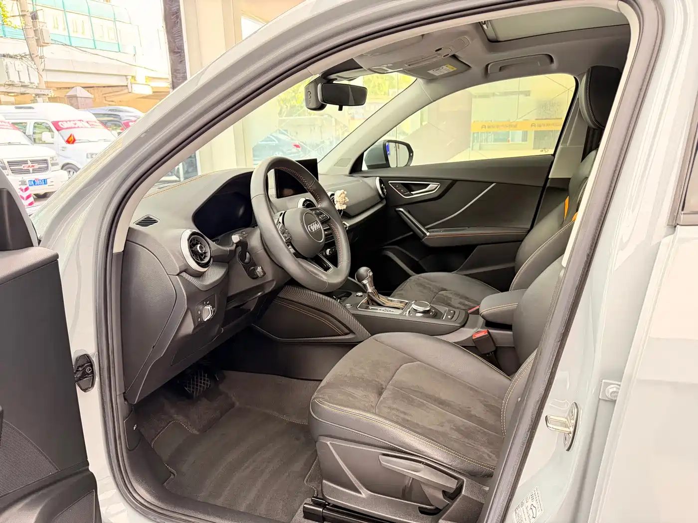 AUDI Q2L E-TRON
