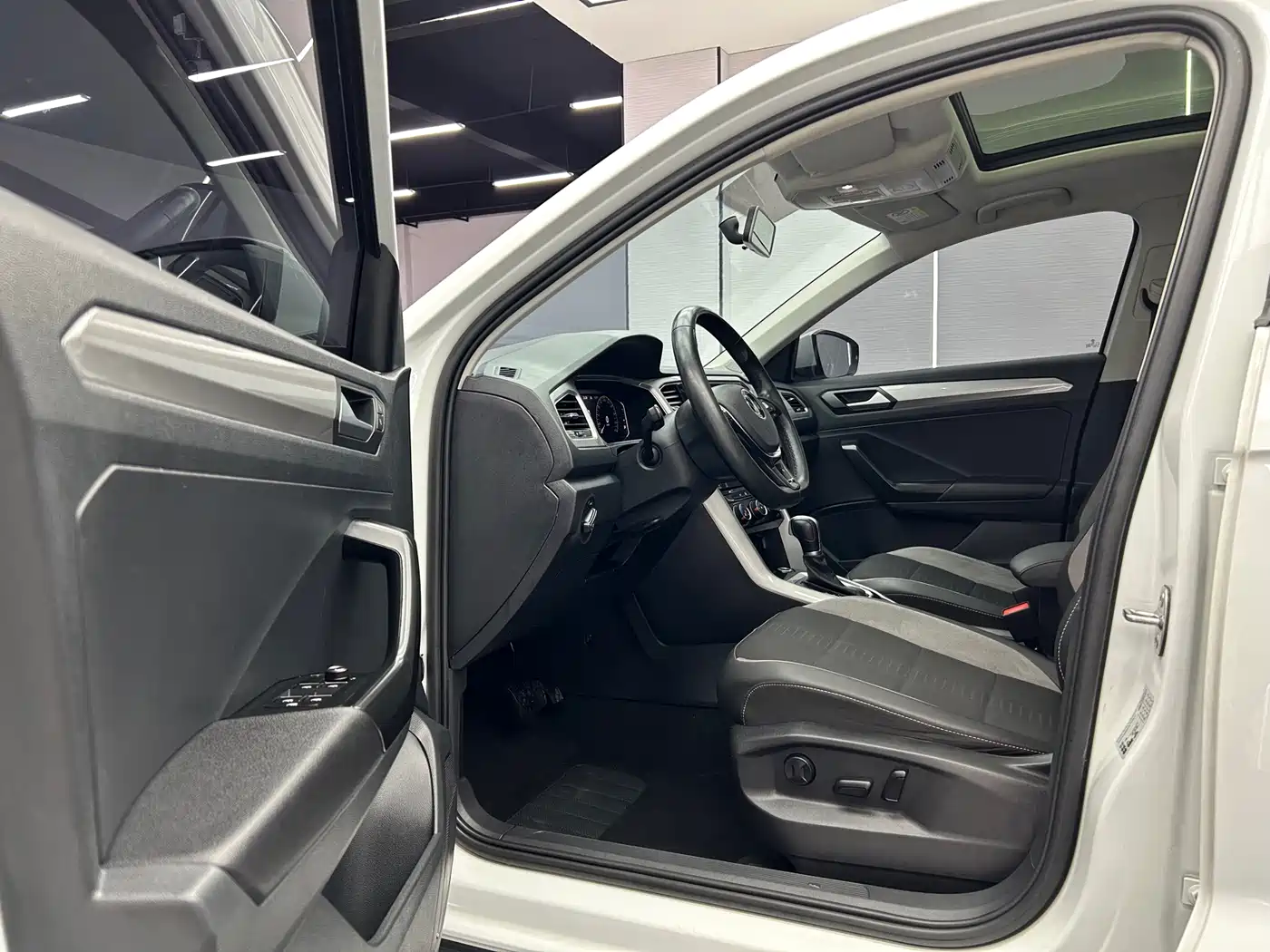 Volkswagen T-ROC 2022 280TSI DSG 2WD Elite PLUS фото 10