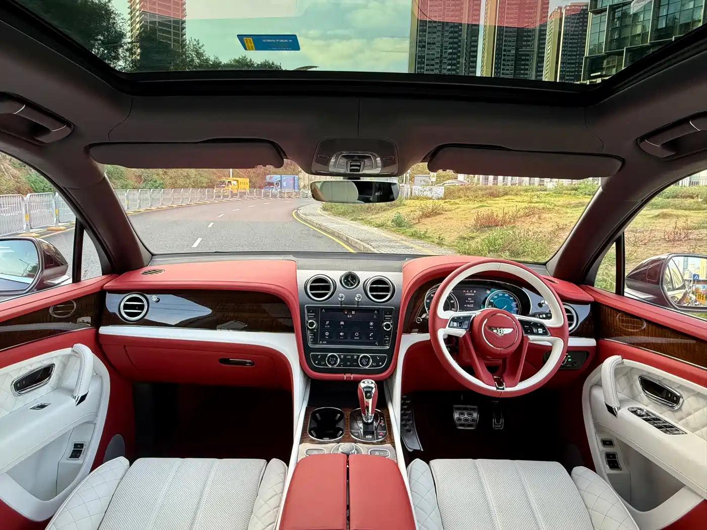 Photo 9 - Bentley Bentayga