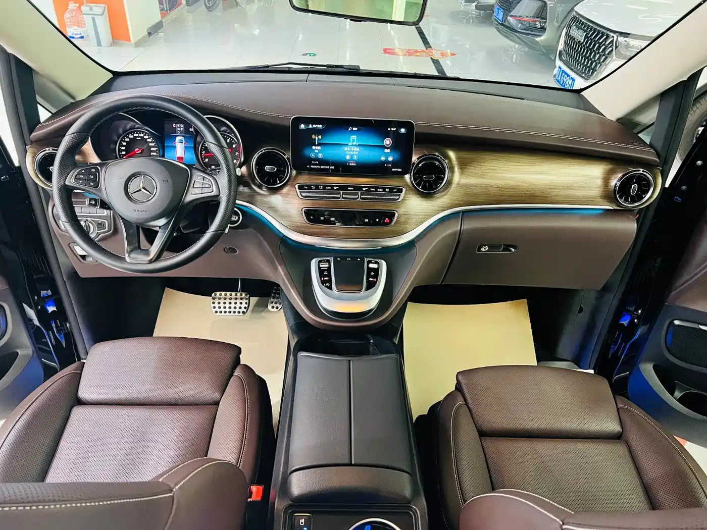 Mercedes-Benz V-Class 2022 V 260 L Long Wheelbase Luxury Edition фото 4