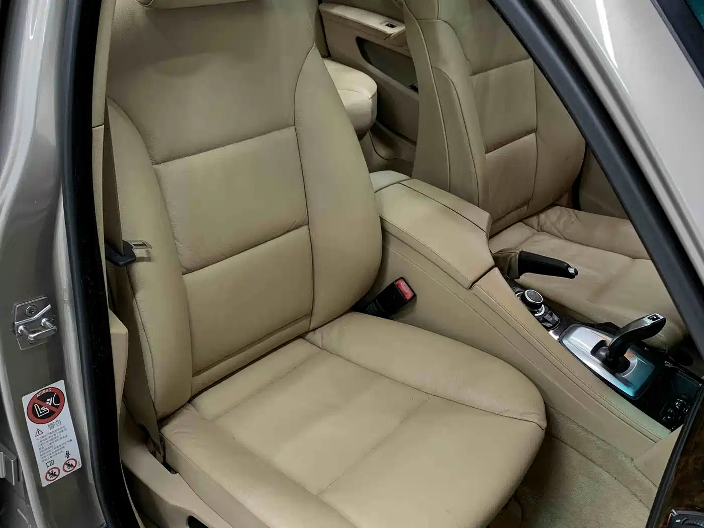 BMW 5 Series 2010 520Li Leading фото 15
