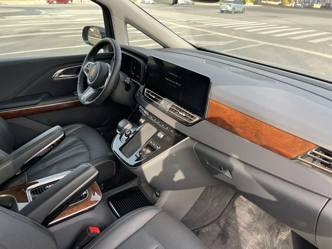 Hongqi HQ9 PHEV 2024 Model 2.0T AWD Luxury Edition фото 34