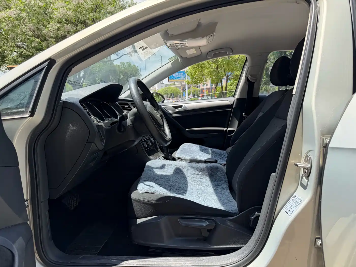 Photo 4 - Volkswagen Golf