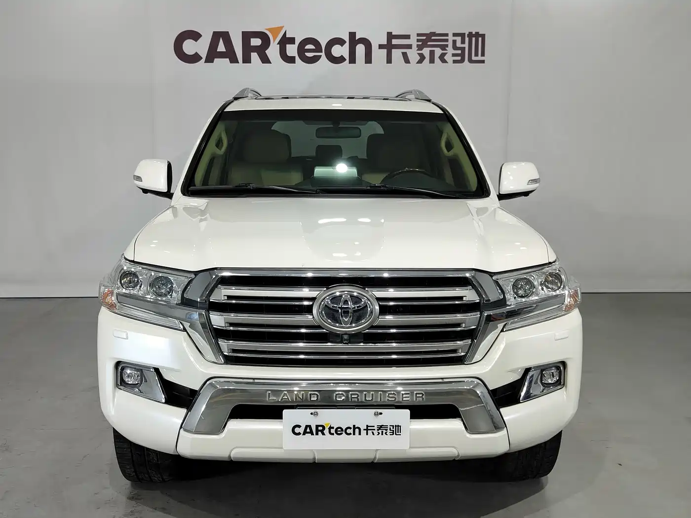 Toyota Land Cruiser (Import) 2015 4.0L V6 Middle East Limited Edition фото 2