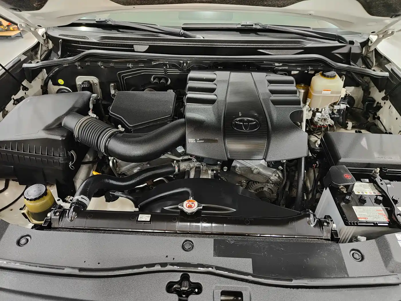 Toyota Land Cruiser (Import) 2015 4.0L V6 Middle East Limited Edition фото 14