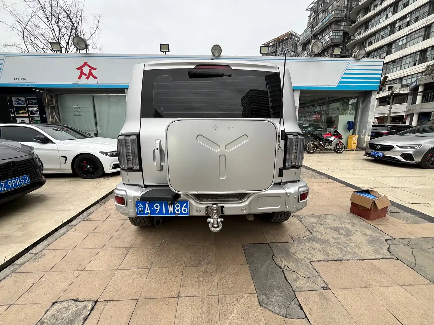 TANK CO CREATION TANK 300