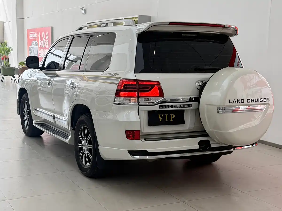 Toyota Land Cruiser (Import) 2015 4.0L V6 Middle East Limited Edition фото 14